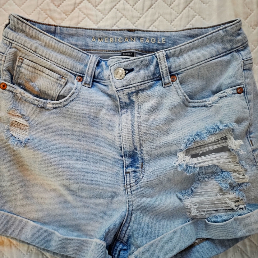 American Eagle short
